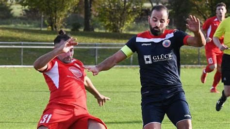 Fußball Bezirksliga Stuttgart Matchball zum Titel Urteil am grünen