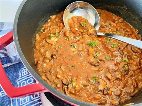 Vegetarische Stoofpot Met Linzen En Champignons Gezin Over De Kook