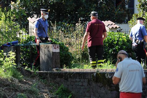 Robecco Sul Naviglio Cadavere In Un Canale Il Corpo Di Un Operaio