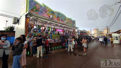 La Lluvia Hace Acto De Presencia El D A De Los Ni Os En El Ferial