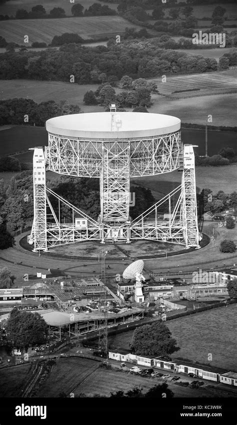 Jodrell radio bank telescope Black and White Stock Photos & Images - Alamy