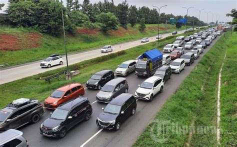 Kepadatan Di Tol Cikopo Palimanan H Lebaran Foto