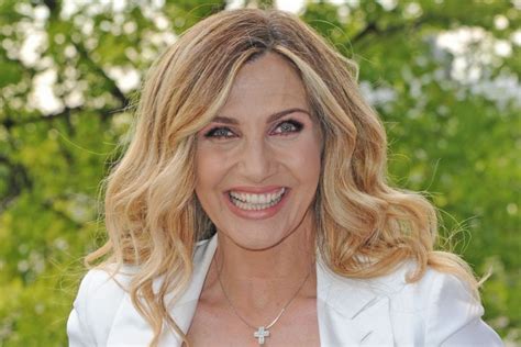 Lorella Cuccarini A 57 Anni Stupisce In Bikini Su Instagram