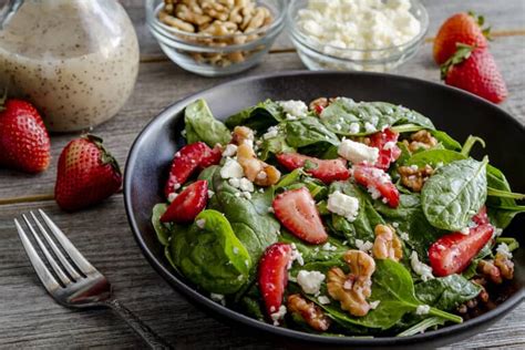 Receta De Ensalada De Fresas Con Nueces Y Espinacas Comedera