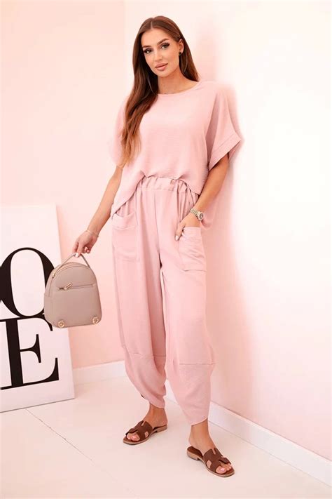 Nude spalvos moteriškas kostiumėlis KST