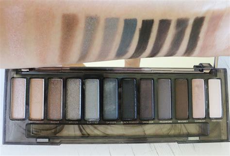 Kandeej Come See The New Urban Decay Naked Smoky Palette