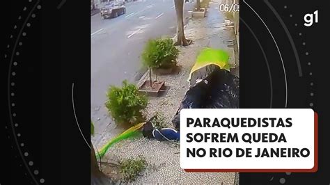 Paraquedistas ficam feridos após queda em Copacabana e Ipanema VÍDEO