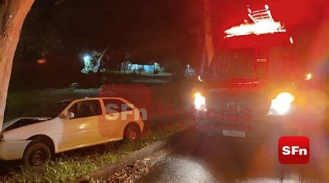 V Deo Motorista Socorrido Ap S Carro Bater Em Rvore Na Rj Em