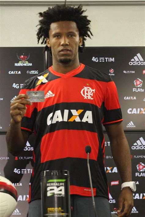 Rafael Vaz é regularizado e está liberado para estrear pelo Flamengo