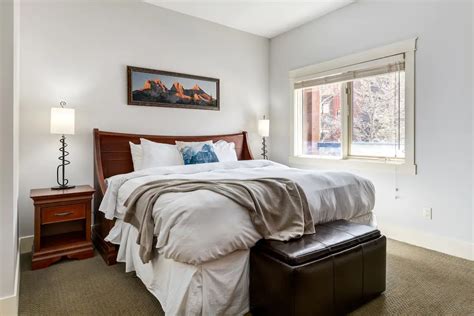 2 Bed Airbnb Canmore Alberta - S & T Properties