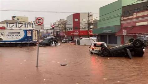 Chuva Intensa Alaga Centro Arrasta Carros E Causa Estragos No Interior