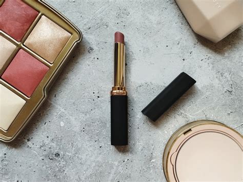 Без лукавства L oreal Colour Riche Intense Volume Matte Lipstick Le nude admirable