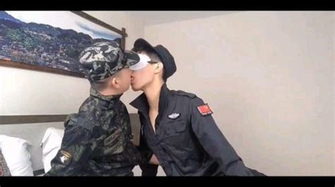 保安和兵哥哥做爱有对话 Asian Gay Porn