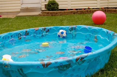 Firefighters Step In When They See Mom Filling A Kiddie Pool With A Pot - Go Viral!