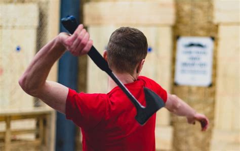 Axe Throwing Guide What To Know And How To Do It Urban Axe Throwing