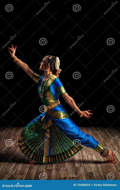 Beautiful Woman Dancer of Indian Classical Dance Bharatanatyam Stock ...