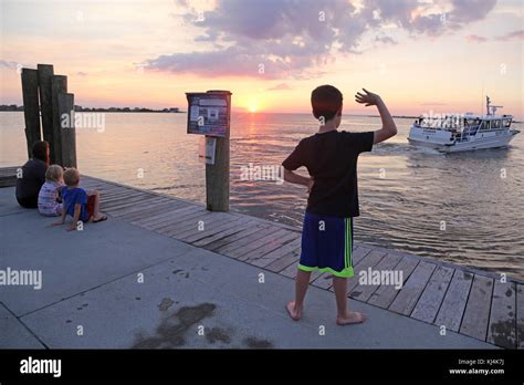 Boy Waving Goodbye High Resolution Stock Photography And Images Alamy