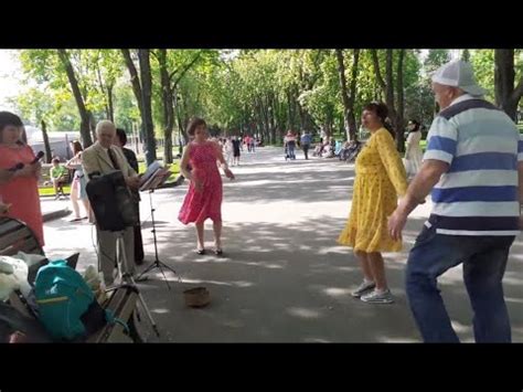 ЛИСТЬЯ ЖЁЛТЫЕ НАД ГОРОДОМ КРУЖАТСЯ! ТАНЦЫ В САДУ ШЕВЧЕНКО ХАРЬКОВ 2021 ...
