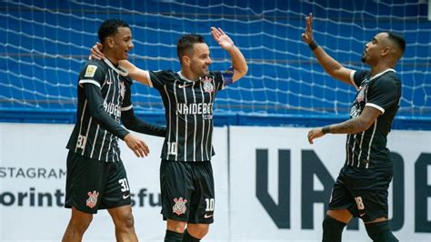 Corinthians Goleia Blumenau Pela Lnf E Salta Posi Es Na Tabela De