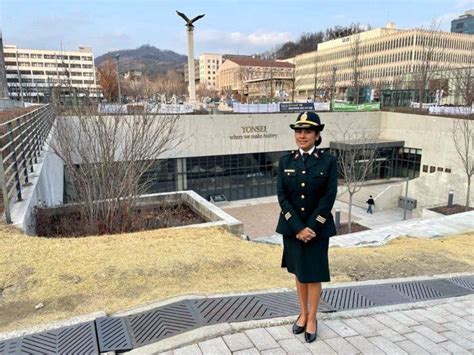 Capit N De La Sanidad Policial Ser La Primera Mujer Polic A En