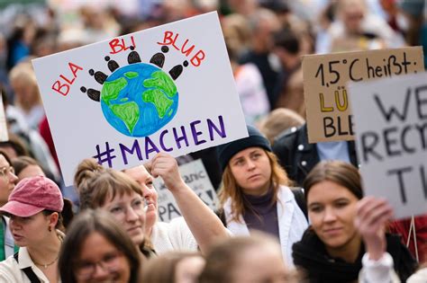 Fridays For Future Nrw Tausende Protestieren Auch In D Sseldorf