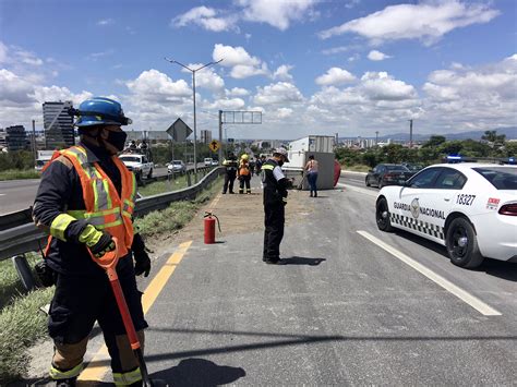 Vuelca Camioneta En La México Querétaro