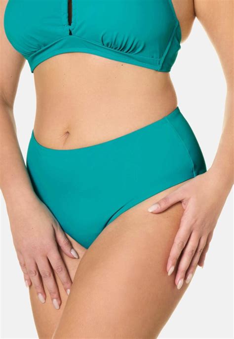 6 Hot Sexy SHAA Bikini Pics