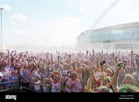 Wembley Stadium With Arch Hi Res Stock Photography And Images Alamy