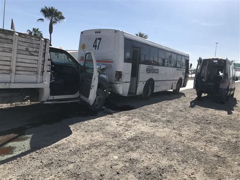 Ocho Lesionados Tras Choque Entre Camión De Carga Y Autobús De