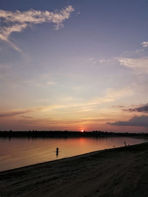 Silhouette d’une personne sur le bateau photo – Image gratuite de