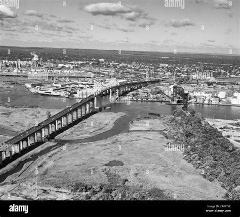 Staten Island approach to Goethals Bridge over Old Place Creek ...