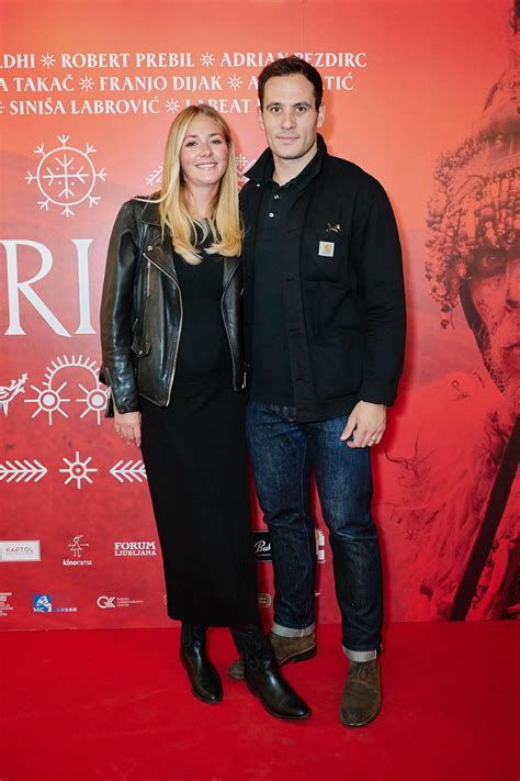 Gloria Plijenili Poglede Fabijan Pavao Medvešek Na Premijeri Sa