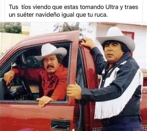 Tus tíos viendo que estas tomando Ultra y traes un suéter navideño