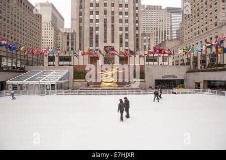 Ice Skating rink at the Rockefeller center, Manhattan, New York City ...