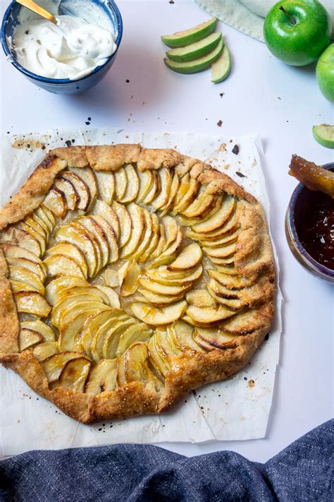 Rustic French style apple tart (Galette) · Cook Eat Laugh