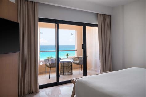 Rooms and Suites | Wyndham Grand Cancun Resort & Villas