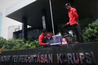 Unjuk Rasa Gerakan Mahasiswa Anti Korupsi Di Kpk Datatempo