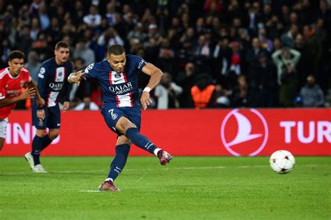 Kylian Mbapp Becomes Psg S Top Scorer In The Champions League Get