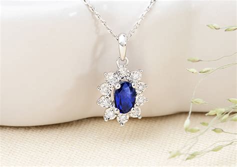 Collier Eternel Edelweiss Marguerite Illusion Saphir Et Diamants