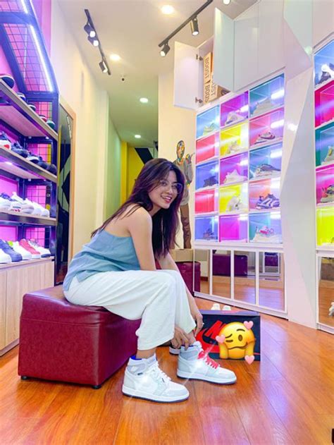 Top 12 cửa hàng giày Sneaker nam nữ HOT nhất Đống Đa
