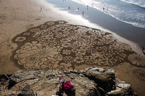 Stunning Sand Painting Art By Andres Amador Design Swan