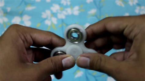 Fidget Spinner Beginner Tricks - YouTube