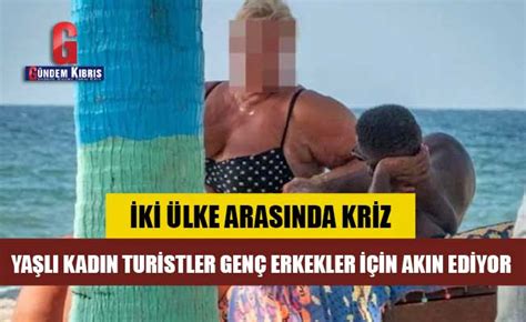 Ya L Kad N Turistler Gen Erkekler I In Ak N Ediyor G Ndem K Br S