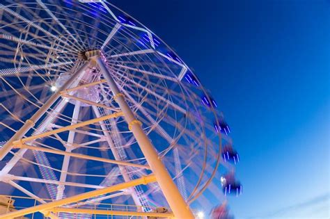 Premium Photo | Ferris wheel at night