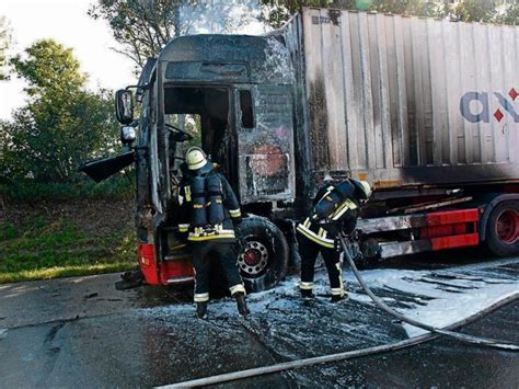 Lkw Brennt Auf Der A Aus