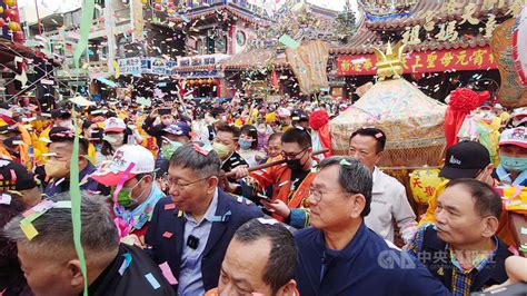 新港媽祖元宵出巡 柯文哲翁章梁同點起馬炮 地方 中央社 Cna