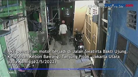 Terekam CCTV Motor Warga Kebon Bawang Jakarta Utara Digasak Maling