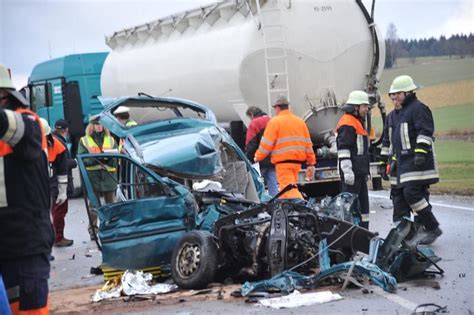 Frontal Crash Mit Lkw Bei Landshut Abendzeitung M Nchen