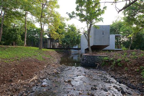 House On A Stream Architecture Brio Archdaily