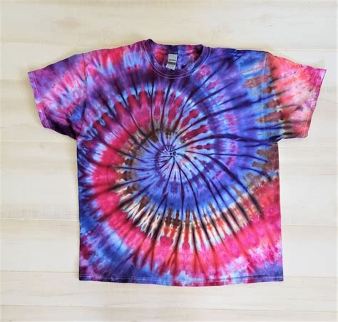 Xl Spiral Tie Dye T Shirt Etsy Tie Dye Spiral Tie Dye Tie Dye T Shirts